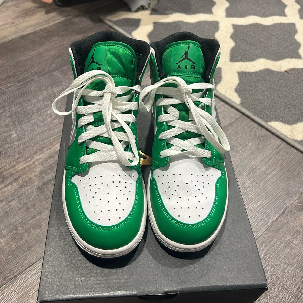 Jordan 1 Mid in Lucky Green and White